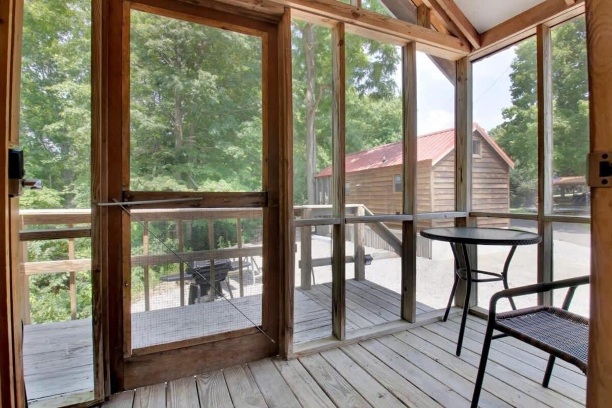 Charming Log Cabin In Блумингтон Экстерьер фото